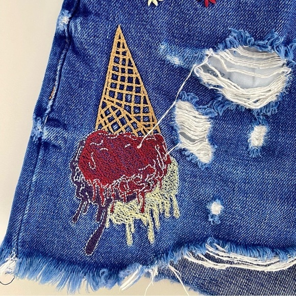 ZARA Embroidered Distressed
Ripped Denim Jean Shorts Frayed Hem, sz 2 - Picture 4 of 15